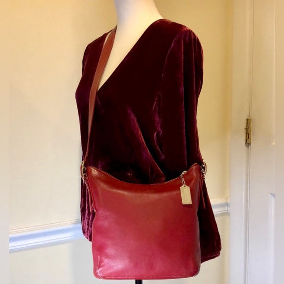 COACH Legacy Red Leather Feeder Bucket Adjustable Crossbody Shoulder Bag Vintage - Picture 2 of 11